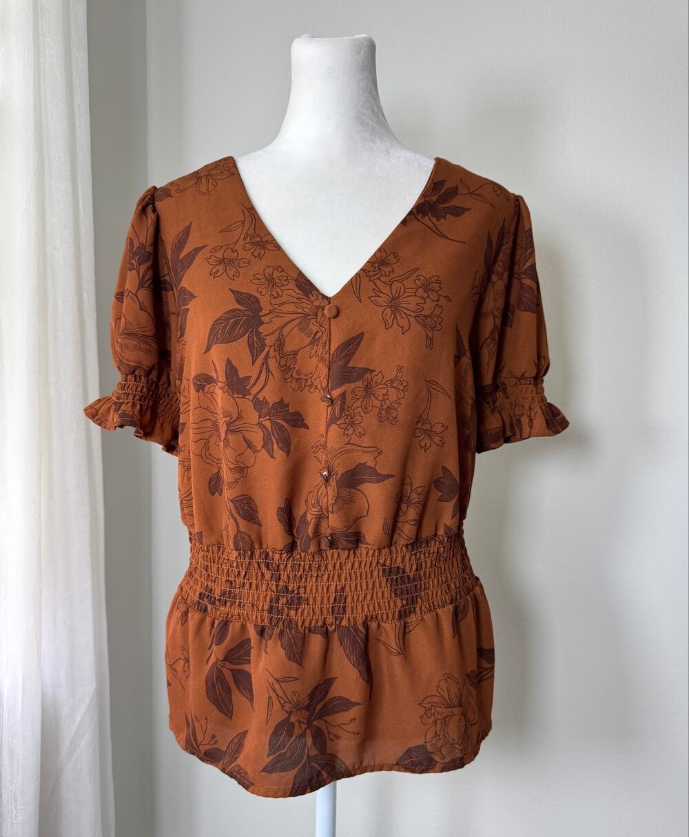Coco & Shay Brown Floral Print V-Neck Puff Sleeve Blouse